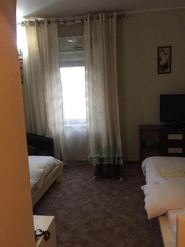 Hotel Papu Бухарест Екстер'єр фото