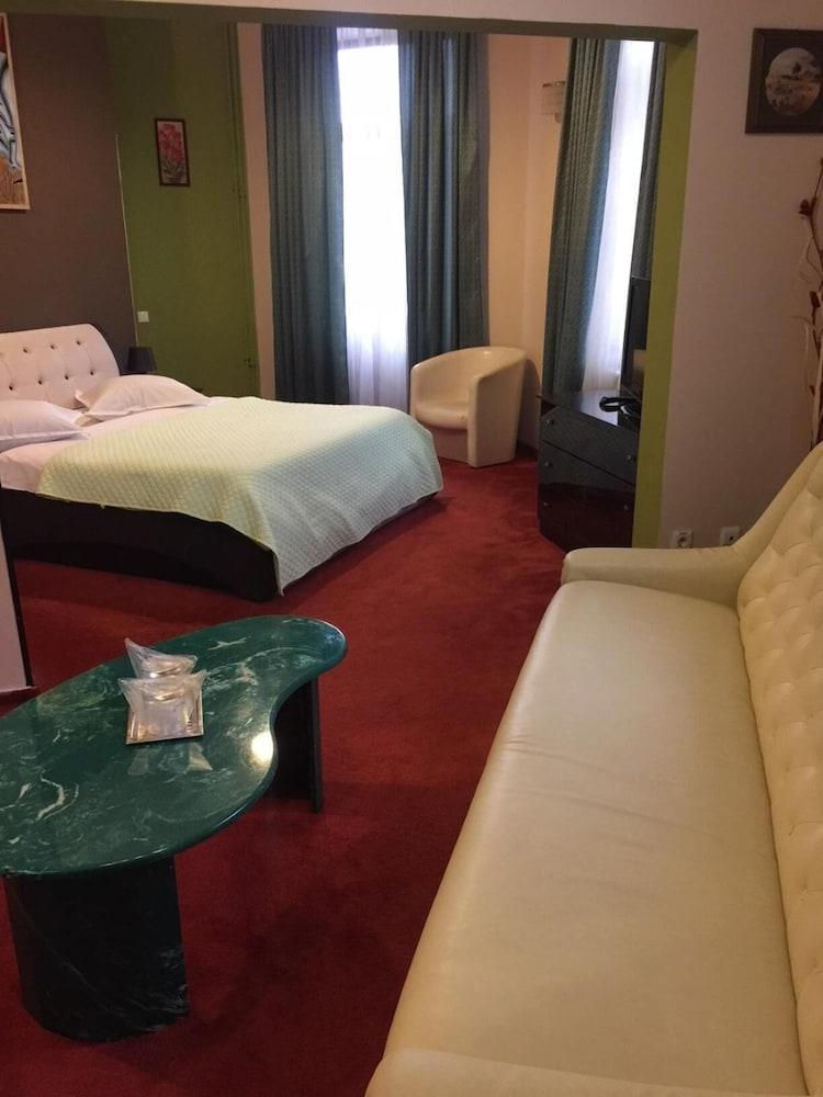 Hotel Papu Бухарест Екстер'єр фото